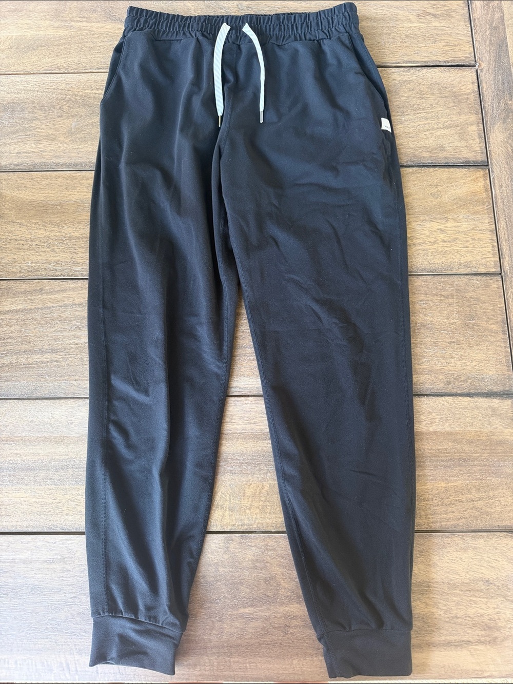 Vuori Black Men’s Jogger Sweatpants with Contrast Drawstring